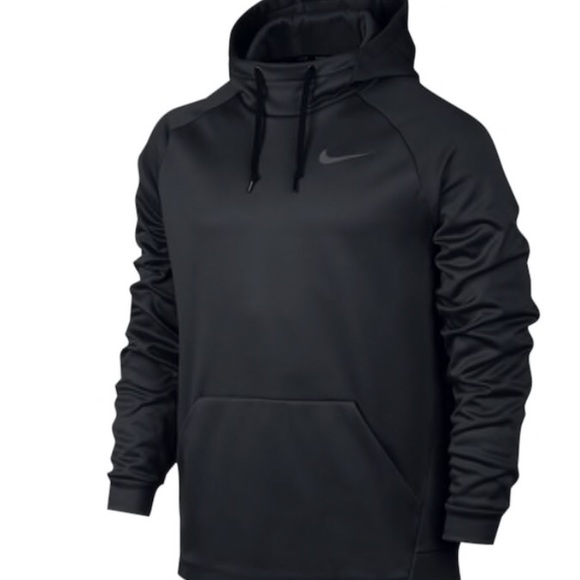 Nike Sweaters - Nike Therma Hoodie Dri Fit